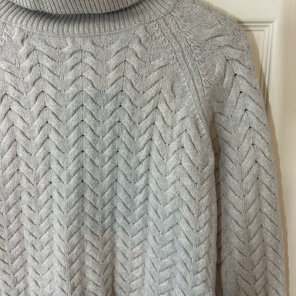 Aritzia Wilfred Free 100% Wool Turtleneck Chevron Pattern Sweater Size Sm Gray - Picture 3 of 13